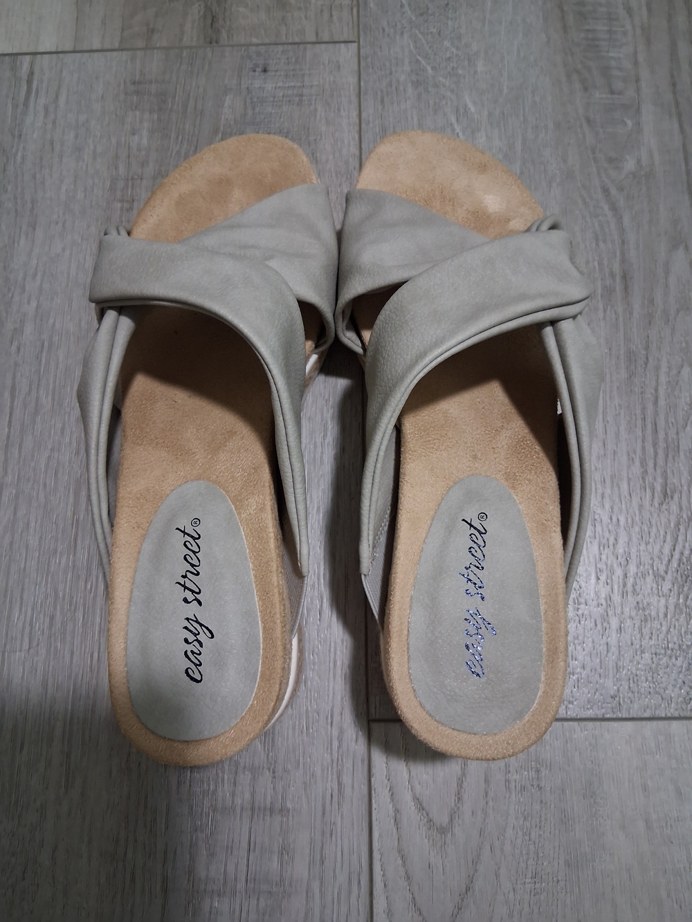 easy street Women’s Slip-On Sandals in Light Gray